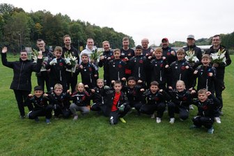 Totgeglaubter Fußball-Verein aus dem Vogtland kämpft sich zurück - "Der VSC Mylau-Reichenbach lebt": Das ist das Motto des Vereins. Hier halten Spieler, Trainer, Sponsoren und Organisatoren für eine erfolgreiche Zukunft zusammen.