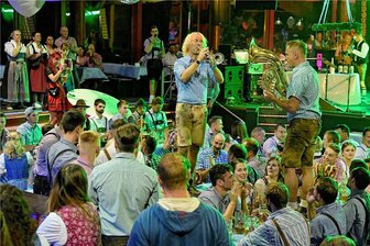 Totgesagte leben länger: Glashaus Adorf öffnet wieder - Erster Höhepunkt zum Neustart des Glashauses ist das Oktoberfest am 2. Oktober - wieder, wie zuletzt 2019, mit den Prinzenbergern.