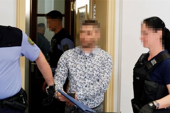 Totschlag in Chemnitz-Hutholz: Urteil in schwierigem Indizienprozess gefallen - Der Angeklagte schwieg den ganzen Prozess über zum Tatvorwurf. Dennoch verurteilte ihn das Gericht zu einer langen Haftstrafe.