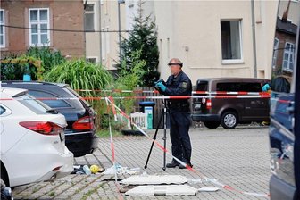 Totschlag in Chemnitzer Hinterhof: Ist der Tatverdächtige schuldfähig? - In diesem Hinterhof nahe des Chemnitzer Südbahnhofs wurden Anfang August ein Mann und eine Frau angegriffen und so schwer verletzt, dass sie starben.