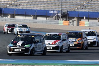 Tourenwagen-Pilot schrammt haarscharf am ersten Rennsieg vorbei - An der Spitze des Fahrerfelds sieht er sich am liebsten: Maxim Felix Dacher ist auf Silberkurs im Tourenwagen-Juniorcup.