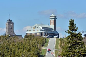 Das Plateau des Fichtelberges (1215 Meter) ist ein beliebtes Ausflugsziel bei Touristen in Sachsen.