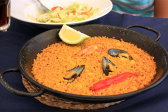 Touristenfallen in Spanien: Das sind die Tricks der Wirte - Kaum Meeresfrüchte in der Paella mit Meeresfrüchten.