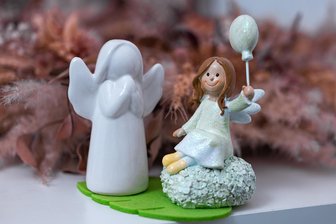Toxische Ehe: Wie ein Kind nach der Trennung im Heim landet - Leonie sammelt Engel, obwohl die Familie nicht gläubig ist.