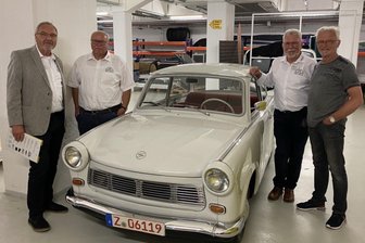 Trabant mit Wankelmotor: In Zwickau lebt ein Stück DDR-Geschichte auf - Haben fünf Jahre lang an dem Projekt Trabant 601 mit Wankelmotor gearbeitet: Wolfgang Kießling (v. l.), Peter Lorenz, Thomas Pietzsch und Joachim Funke.