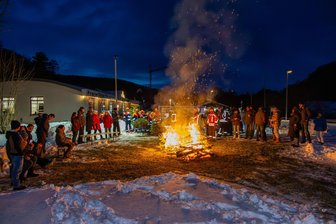 Tradition im Erzgebirge: Feuerwehren starten mit Knutfest ins neue Jahr – Die schönsten Bilder - 
