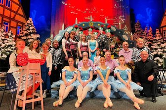 Tradition in zeitgemäßer Form: Erzgebirgsweihnacht erlebt im Kulturhaus Aue ihre 61. Auflage - Mitwirkende der Erzgebirgsweihnacht 2022. Auch diesmal gibt es einen Mix aus Musik, Gesang und Tanz.