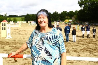 Tradition und Teamgeist: Wie ein Reitturnier im Erzgebirge den Herausforderungen trotzt - Marga Schulze ist seit vielen Jahren die Turnierleiterin und gute Seele des Reit- und Springturniers in Wiesa.