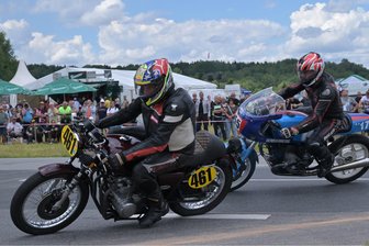 Tradition verpflichtet: Dieser Classic-Grand-Prix lockt sogar einen Südafrikaner ins Erzgebirge - Beim Zschorlauer Dreieck gibt es historisches Rennsportflair hautnah zu erleben.