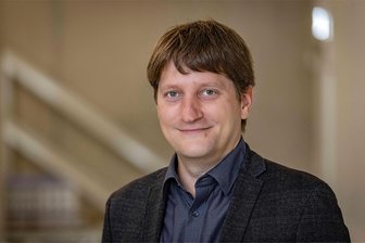 „Traditionelle Rollenbilder waren erstmal Luxus“ - Chemnitzer Historiker über Geschlechterrollen in Antike, Neuzeit und DDR - Historiker Marian Nebelin forscht an der TU Chemnitz zur Geschichte der Antike und deren Wahrnehmung in der Gegenwart.