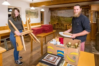 Traditionsgaststätte im Erzgebirge schließt: Was ist der Grund für den Rückzug? - Johanna Preißler und Robin Reinsch haben im Mai 2024 die Gaststätte eröffnet. Bis 14. Juni hat sie noch geöffnet.