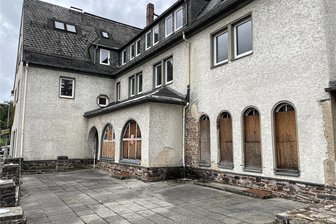 Traditionslokal im Erzgebirge: Stadt Aue hat ein Auge auf Eichertschänke geworfen - Die Eichertschänke wurde versteigert. Die Stadt ist daran interessiert, dass das Gebäude nicht weiter verfällt.