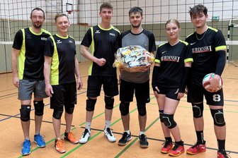 Traditionsturnier im Erzgebirge: Packende Ballwechsel am Netz – und ein knapper Sieg - Die Freizeitvolleyballer aus Schönheide haben die Eibenstocker Ortsmeisterschaft 2025 gewonnen.