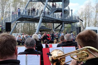 Traditionswanderung im erzgebirgischen Oelsnitz geht in die 23. Auflage – aber nur, wenn das Wetter passt - Blasmusik unterm Oelsnitzer Glückauf-Turm – am 6. April ist es wieder soweit.
