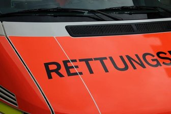 Tragischer Unfall: 89-jähriger Autofahrer ums Leben gekommen - 