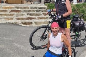 Trainer aus dem Erzgebirge hofft auf Paralympics-Gold - Ein Erfolgsduo im Behindertensport schlechthin - im Winter wie im Sommer: Rollstuhlfahrerin Andrea Eskau und ihr Trainer aus Sehma, Werner Nauber, hier beim Training auf dem Gaviapass in Italien. 