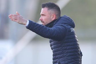 Trainer des Chemnitzer FC im Interview: „Ich glaube nicht, dass die Liga dazu da ist, zu experimentieren“ - Da geht es lang: Chefcoach Benjamin Duda will mit dem CFC in der Tabelle noch einige Plätze nach oben klettern.
