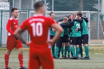 Trainer hadern mit den Unentschieden - Jubel nach dem 1:0 für den BSC Rapid durch Louis Gaida in der 23. Minute. Die Gäste aus Markranstädt glichen kurz nach der Pause aus.