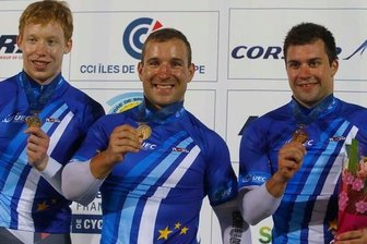 Trainer mit Sonderlob für Chemnitzer - Joachim Eilers holt gemeinsam mit Robert Förstemann und Tobias Wächter (v. l.) Gold im Teamsprint.
