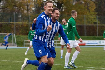 Trainer von Germania Mittweida: „Der Spaß ist zurück“ - Neuer Torjäger in Sicht? Kevin Frieden (li.), hier beim Jubel mit Christian Schmidt nach dem 1:0 gegen Thalheim, erzielte in den vergangenen 3 Punktspielen 6 Treffer. Seine Effizienz wird wieder gefragt sein.