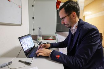 Trainerkarussell dreht sich am Eishockey-Standort in Crimmitschau: Sebastian Becker kehrt in den Sahnpark zurück - Sebastian Becker kehrt als Trainer in das Kunsteisstadion im Sahnpark in Crimmitschau zurück.