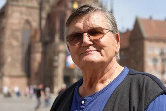 Trainerlegende und Traditionsverein kommen zur Saisoneröffnung des Chemnitzer FC - Über Trainerlegende Hans Meyer wird derzeit eine Dokumentation gedreht. Am 19. Juli wird er zur Saisoneröffnung des CFC in Chemnitz sein und auch dort von Kameras begleitet werden.