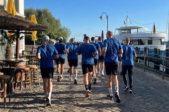 Trainieren, wo andere Urlaub machen: Der EHV Aue macht sich an der Küste fit - Training, wo andere Urlaub machen: Die Handballer des EHV Aue bereiten sich derzeit in Warnemünde auf die neue Drittliga-Saison vor. Dazu gehören auch Laufeinheiten.