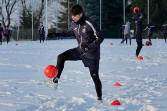 Trainingsauftakt beim Chemnitzer FC: Warum Tom Baumgart Frust schiebt, obwohl er endlich fit aus der Winterpause kommt - Tom Baumgart hatte zum Trainingsauftakt des Chemnitzer FC am Montag auch im Schnee viel Spaß.