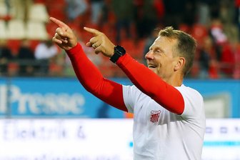 Trainingsauftakt beim FSV Zwickau – Rico Schmitt über gesteigerte Erwartungen und Entertainment im Viertligafußball - Trainer Rico Schmitt hat die Spieler des FSV Zwickau in den letzten zwei Jahren weiterentwickelt.