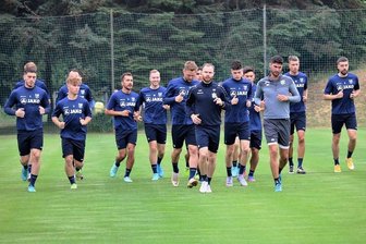 Trainingsauftakt: Chemnitzer FC sucht noch Personal - Fußball-Regionalligist Chemnitzer FC hat am Montag mit 16 Feldspielern und zwei Torhütern seinen Trainingsauftakt bestritten. 