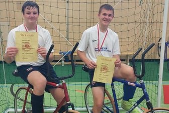 Trainingsfleiß im Sattel zahlt sich aus - Obwohl wenig Zeit zur Vorbereitung blieb, lieferten Paul Partsch (l.) und Markus Kropat vom SV 1870 Großolbersdorf gute Leistungen ab. Das U-15-Duo schaffte es bis ins Halbfinale der Deutschen Meisterschaft.