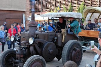 Traktoren, Schlepper, Nutzfahrzeuge: Durch die Alte Ziegelei in Niederwürschnitz tuckern die Bulldogs - Auch dieses Jahr treffen sich die Freunde der landwirtschaftlichen Maschinen und Nutzfahrzeuge wie hier 2021.
