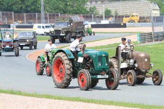 Traktoren vom „Russentreffen“ dürfen nicht mehr auf den Sachsenring - Traktoren gab es in den vergangenen Jahr hin und wieder auf dem Sachsenring. Doch das ist nun nicht mehr möglich.