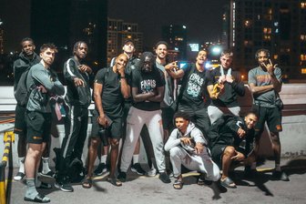 Transfercoup bei den Niners Chemnitz? Einer der Helden von Istanbul soll nach Sachsen zurückkehren - Ein Foto für die Ewigkeit: Am Abend vor dem Finale im Fiba Europe Cup posierten die späteren Titelträger vor der Skyline Istanbuls. Einer der "Helden" von damals kehrt nun zurück.