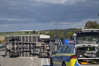 Transporter gerät auf A 4 ins Schleudern: Mehrere Verletzte nahe Hainichen und Stau - Auf der A 4 zwischen Hainichen und Berbersdorf kippte ein Kleintransporter um.