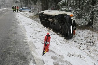 Transporter landet bei Stützengrün im Graben - 