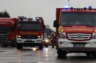 Transporter rutscht über Autobahn - Die A 4 war nach einem Unfall am Donnerstagabend gesperrt.