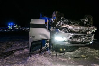 Transporter überschlägt sich an A 72 bei Hartenstein - Fahrer schwer verletzt -
