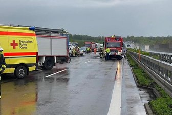 Transporterfahrer auf der A 4 bei Siebenlehn tödlich verunglückt - Ein 32-jähriger Fahrer eines Kleintransporters ist am Mittwochnachmittag auf der Autobahn 4 bei Siebenlehn tödlich verunglückt.