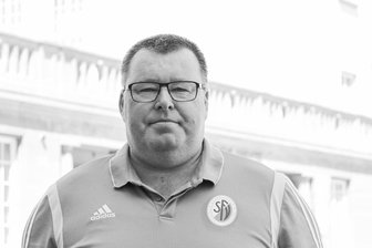Trauer beim FSV Zwickau: Schiedsrichter-Obmann des Regionalligisten hinterlässt große Lücke in Sachsens Fußball-Landschaft - Andreas Walter prägte über Jahrzehnte das Schiedsrichterwesen in Sachsen. Sein plötzlicher Tod löste bei seinem Heimatverein FSV Zwickau, aber auch weit über Westsachsen hinaus große Anteilnahme aus.