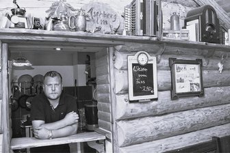 Trauer in Klingenthal: Alm-Wirt Franz Schlosser im Alter von 39 Jahren verstorben - Die Aschberg-Alm: Betreiber Franz Schlosser ist überraschend verstorben. Das Foto entstand im Jahr 2015.