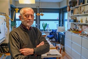 Hat Alltagsdingen ihre Form gegeben: Gestalter Karl Clauss Dietel in seinem Chemnitzer Atelier. 
