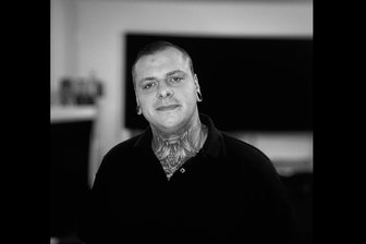 Trauer um Crimmitschauer Tiktoker „Ossi Ulle“: Jetzt spricht seine Familie - Daniel Uhlich wusste, wie man sich im Internet in Szene setzt. Auf seinen Accounts im Netz finden sich viele Fotos wie dieses.