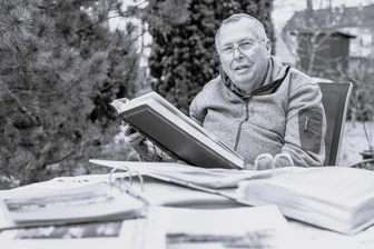 Trauer um den Hüter historischer Postkarten: Wer kümmert sich nun um Rodewischs Stadtgeschichte? - Rodewischer trauern um Gerd Bertele. Er war Experte für Ortsgeschichte.