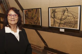 Trauer um Künstlerin aus dem Vogtland - Susanne Söllner-Burr mit frühen Werken 2018 in der Galerie im Plauener Malzhaus.