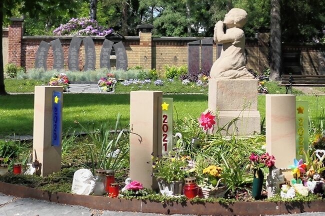 Trauerfeier für Kinder, die vor der Geburt gestorben sind - Das Kindergrab auf dem Zwickauer Hauptfriedhof. 