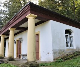 Trauerhalle braucht eine Kur - Der Sanierungsstau an der Trauerhalle Hohenfichte ist groß. Im kommenden Jahr sollen Bauarbeiten erfolgen.