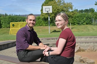 Traum-Abi mit Note 1,0 in Kirchberg: Warum zwei Absolventen trotzdem weder Medizin noch Jura studieren wollen - Theo Polster aus Wildenfels und Freya Schiller aus Kirchberg haben ein Traum-Abitur hingelegt. Und genaue Pläne, wie es weitergehen soll.