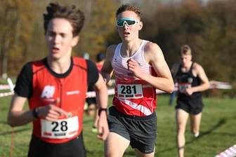 Traum von Crosslauf-EM geplatzt: Erzgebirger verpasst Qualifikation - Trotz eines guten Starts musste sich Christopher Arnold (Mitte) in Pforzheim mit Platz 9 begnügen.