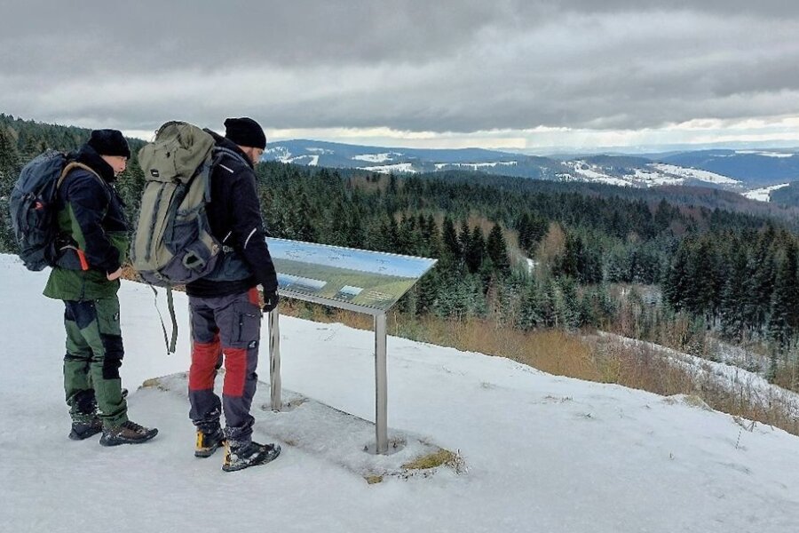 Traumwetter in Sicht: Jetzt locken Vogtlands Loipen - Ohne Skier: Winterwandern ist eine Alternative. Von der Halde am Schneckenstein bietet sich eine tolle Aussicht. 